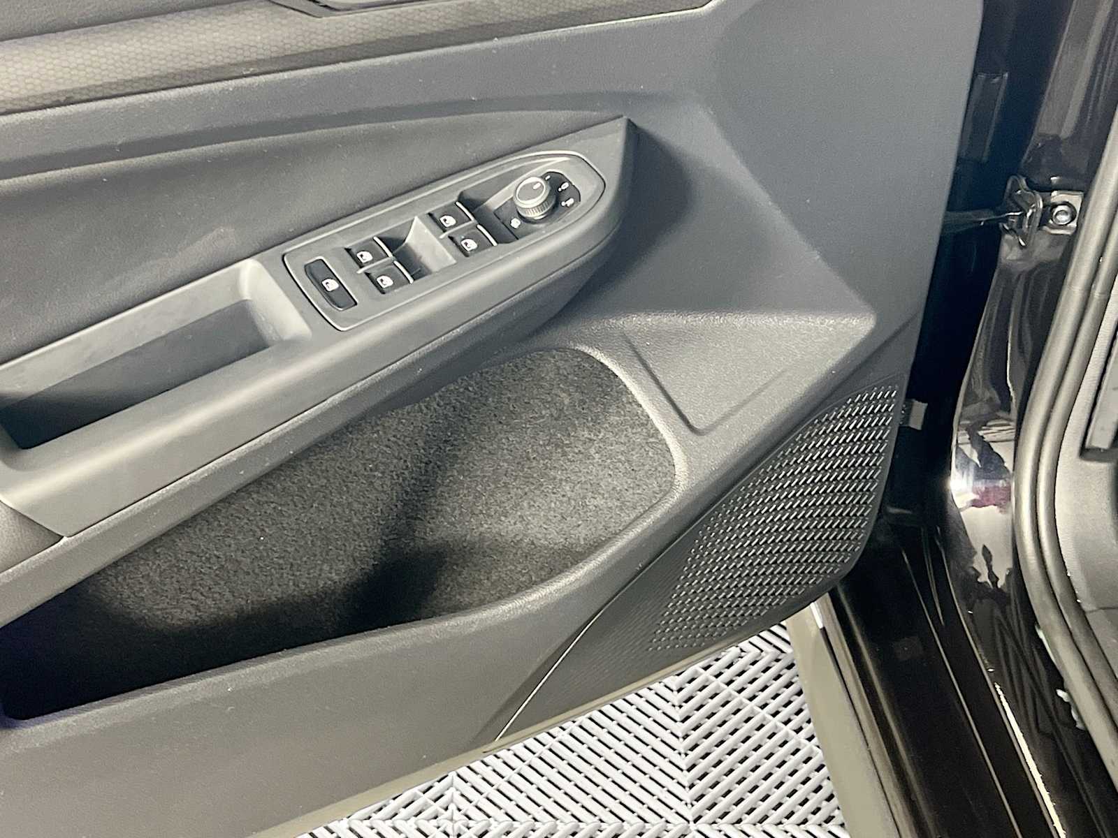 2022 Volkswagen Golf GTI SE - Photo 18
