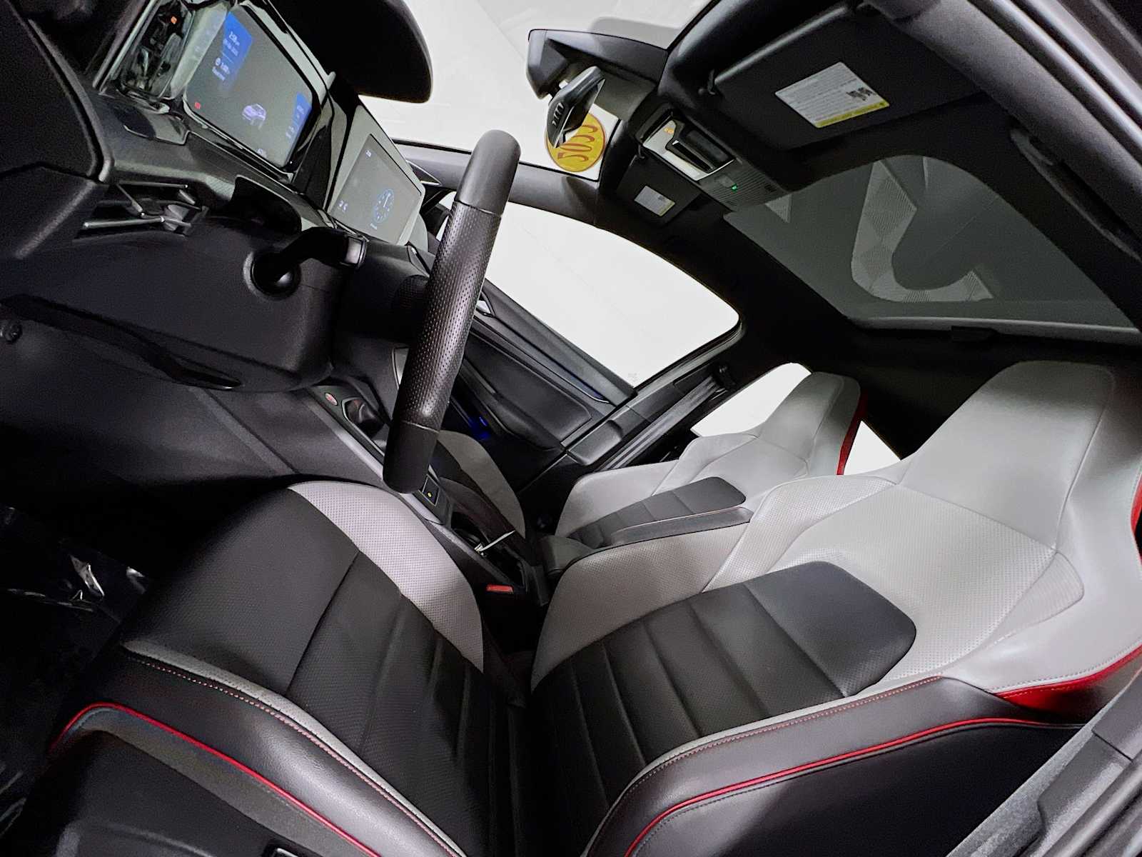 2022 Volkswagen Golf GTI SE - Photo 21