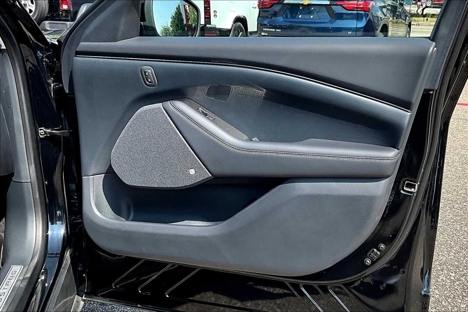 2021 Ford Mustang Mach-E Premium - Photo 12