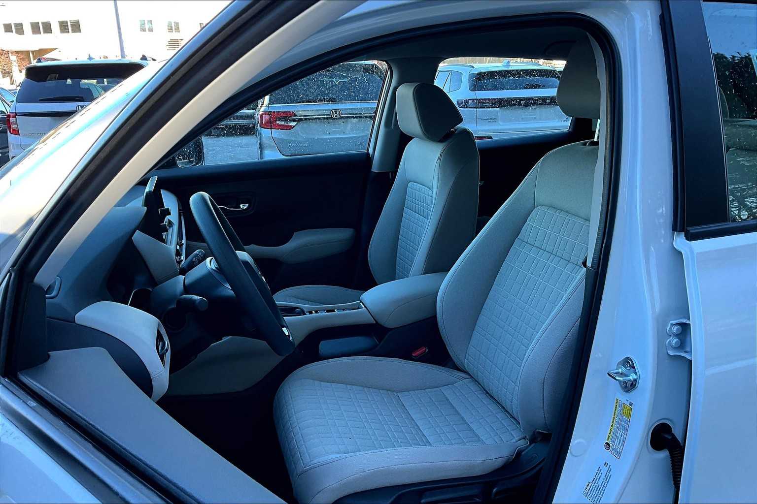 2025 Honda HR-V LX - Photo 11