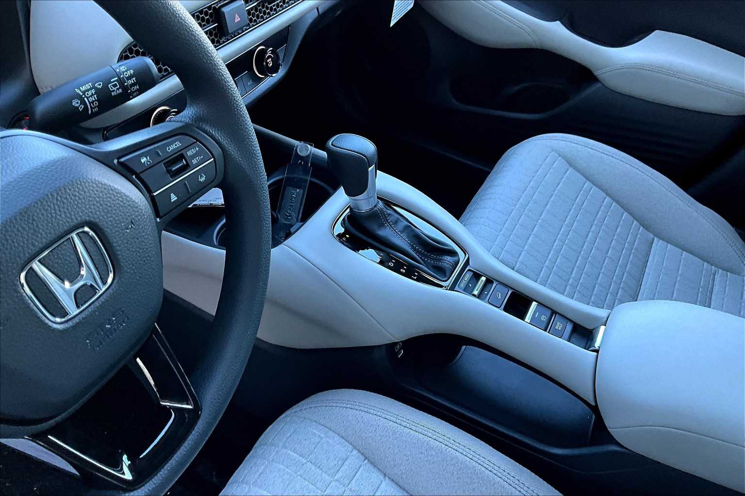 2025 Honda HR-V LX - Photo 14
