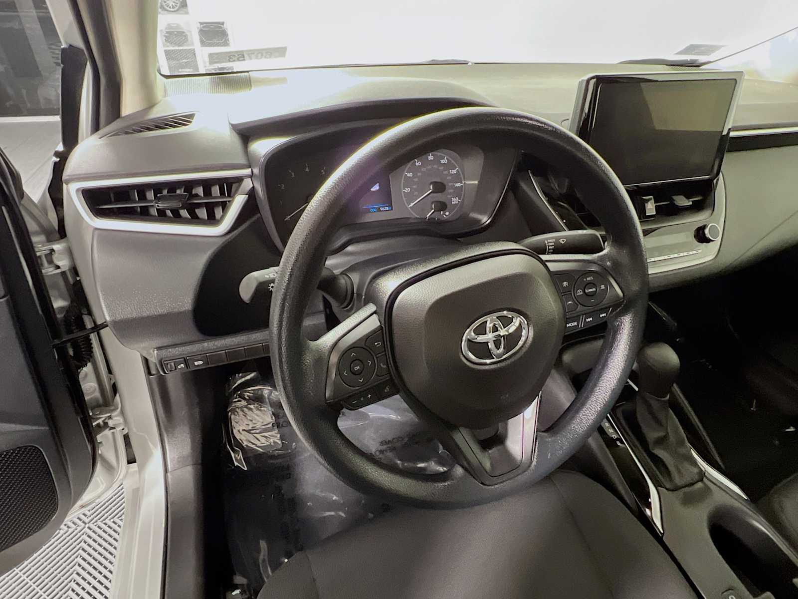 2024 Toyota Corolla LE - Photo 11
