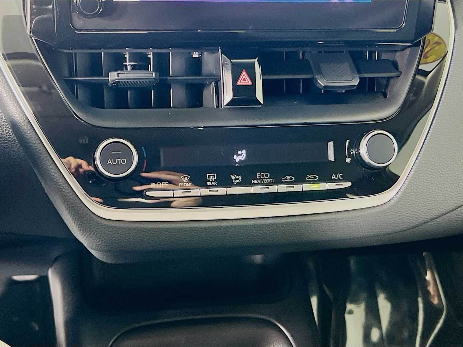 2024 Toyota Corolla LE - Photo 16