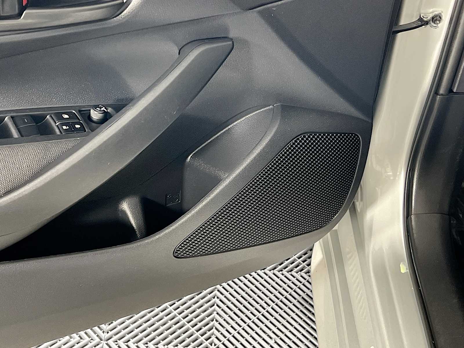 2024 Toyota Corolla LE - Photo 19