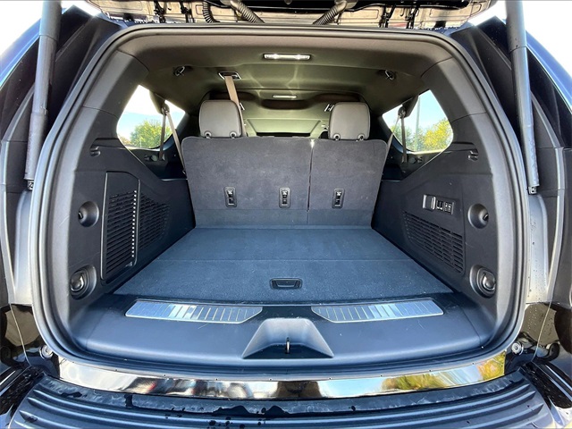 2024 Chevrolet Suburban RST - Photo 25