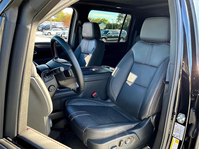 2024 Chevrolet Suburban RST - Photo 10