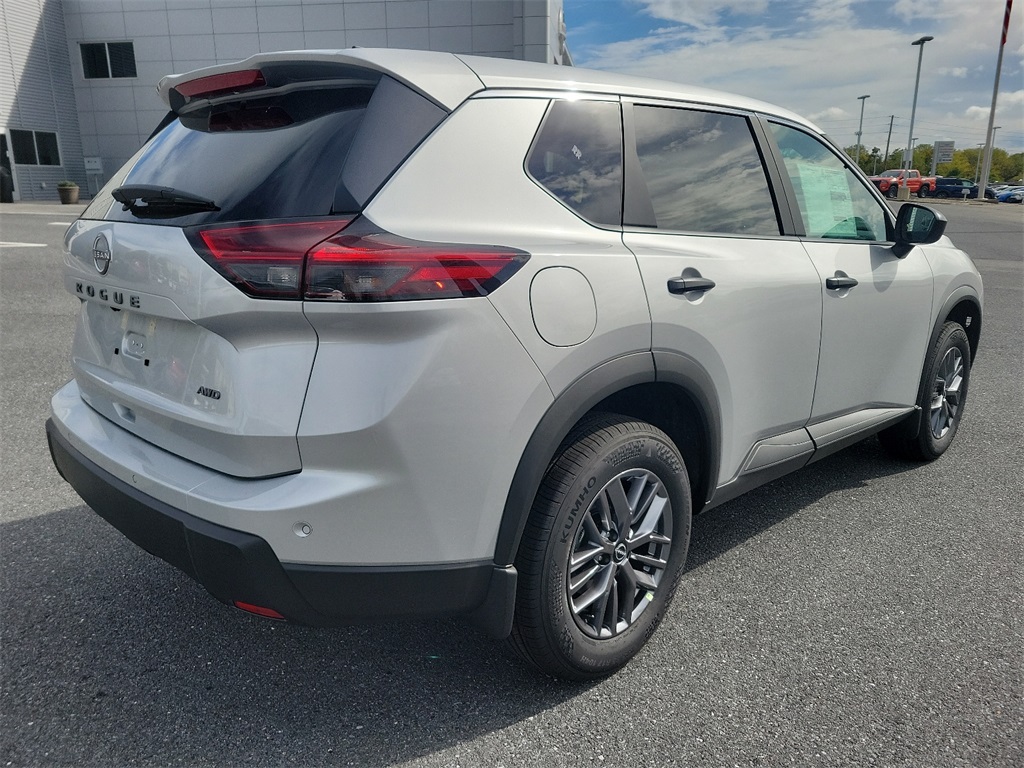 2025 Nissan Rogue S - Photo 4