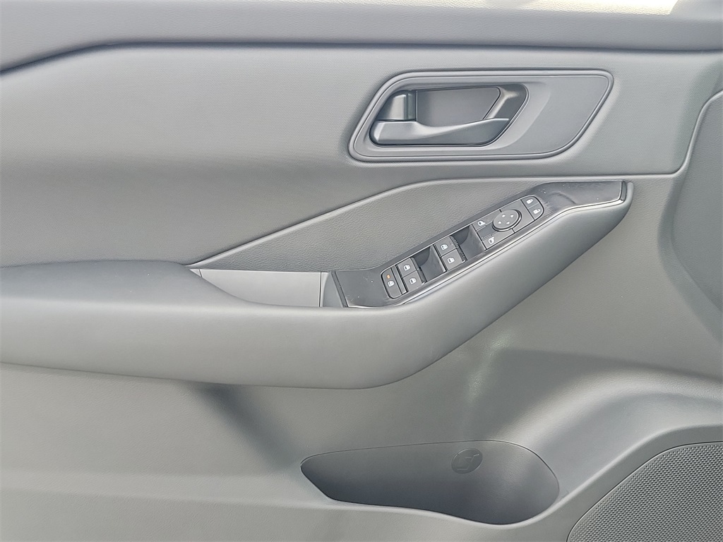 2025 Nissan Rogue S - Photo 8
