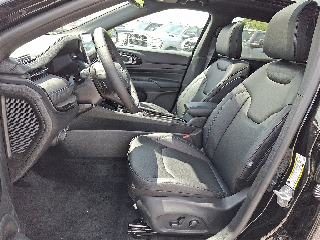 2025 Jeep Compass Limited - Photo 9