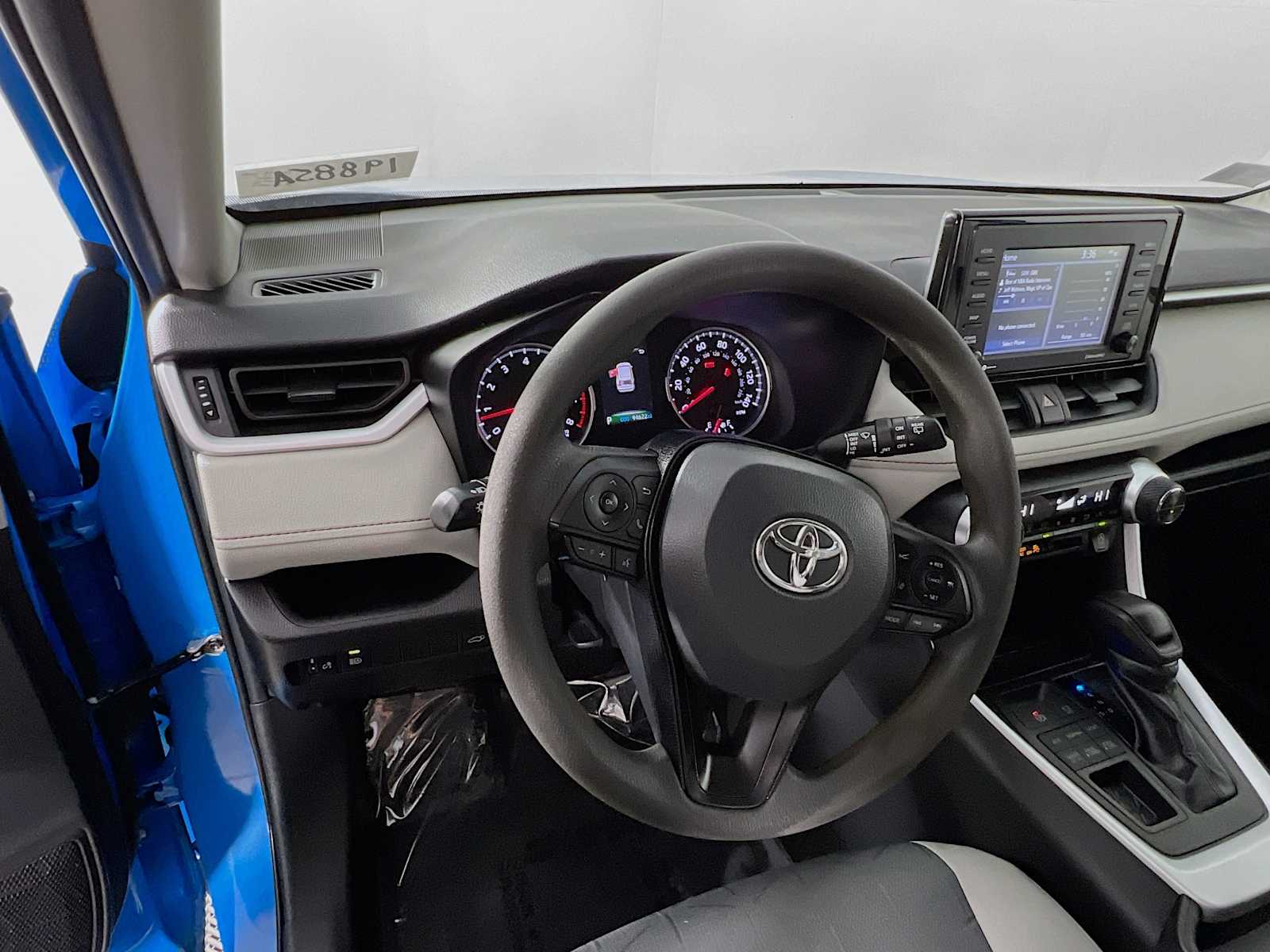 2020 Toyota RAV4 XLE - Photo 11