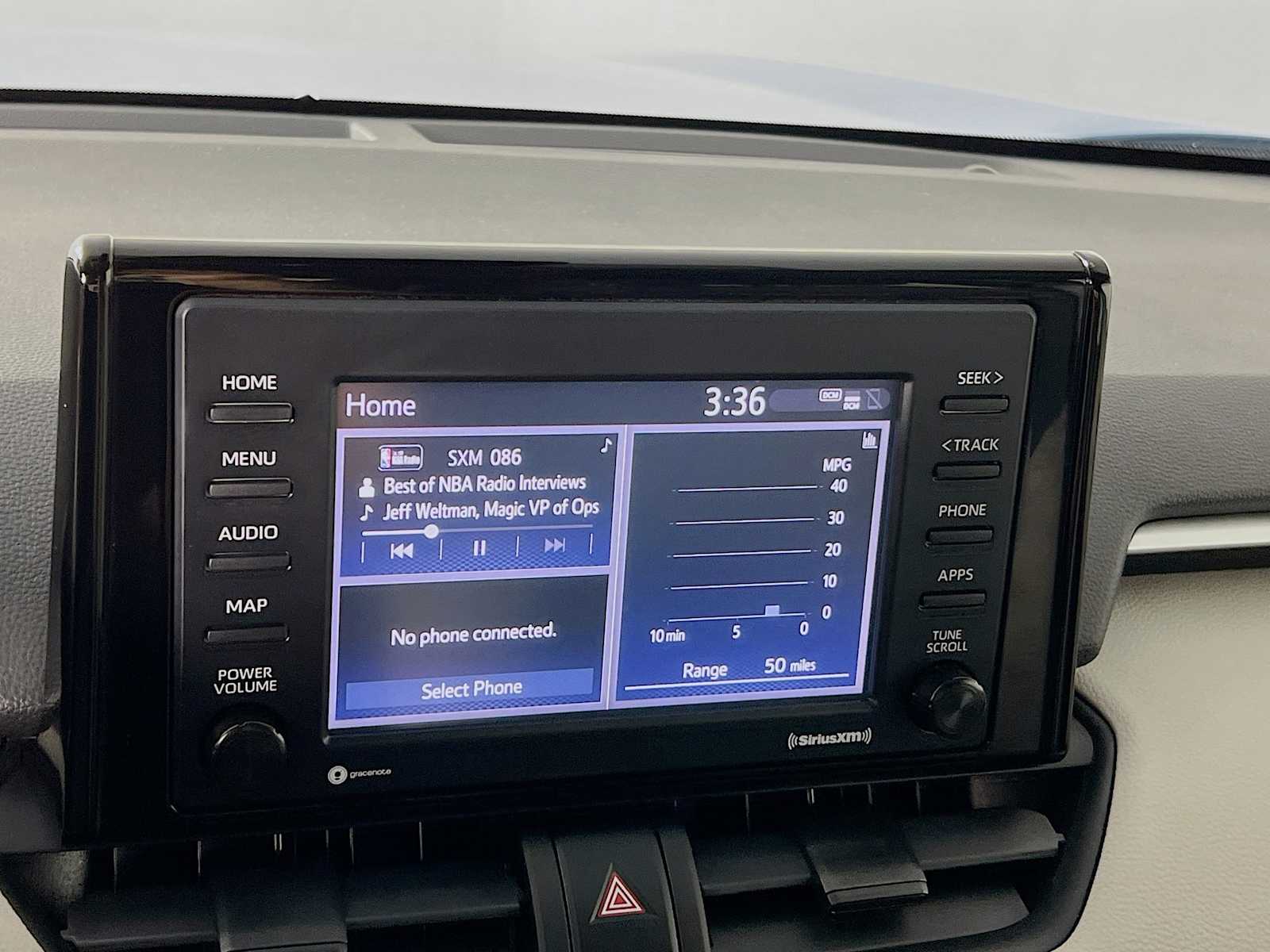2020 Toyota RAV4 XLE - Photo 14