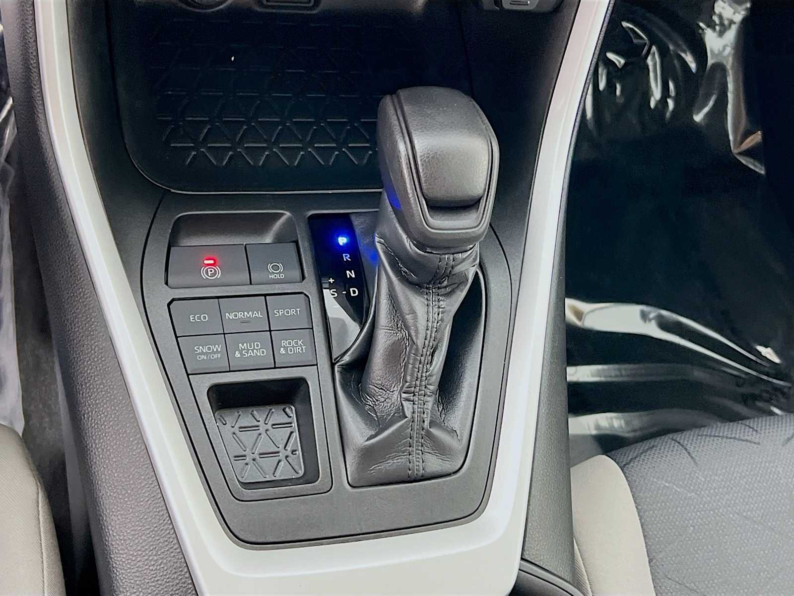 2020 Toyota RAV4 XLE - Photo 16