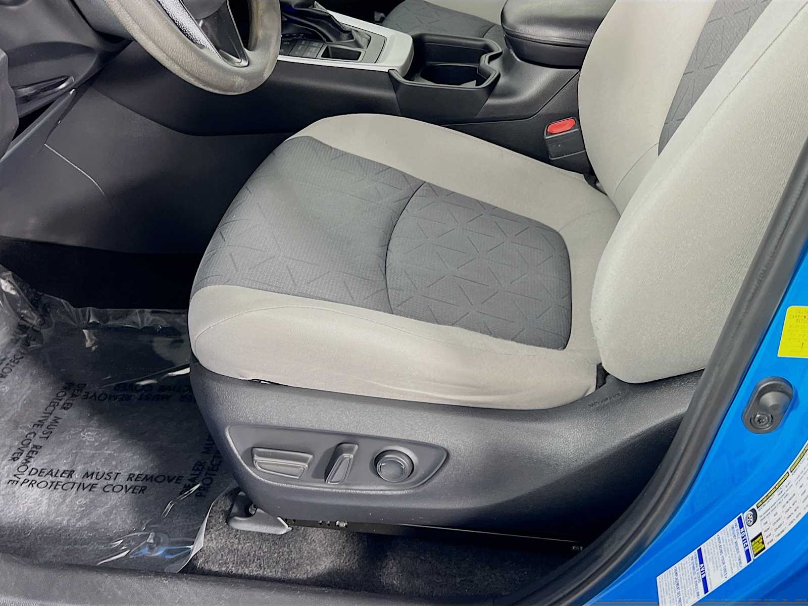 2020 Toyota RAV4 XLE - Photo 19