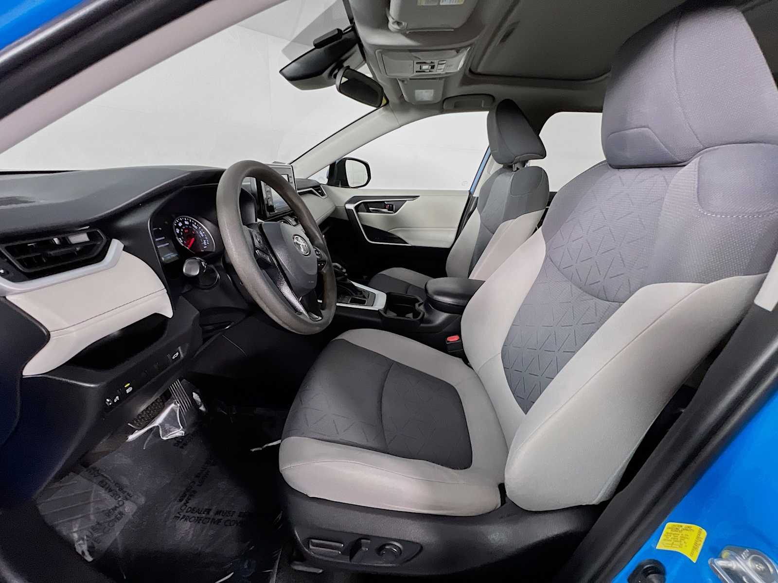 2020 Toyota RAV4 XLE - Photo 20