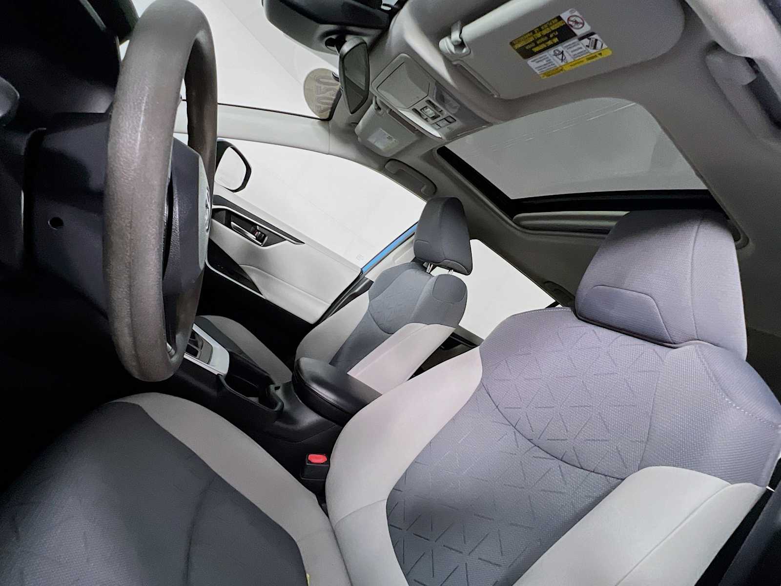 2020 Toyota RAV4 XLE - Photo 21