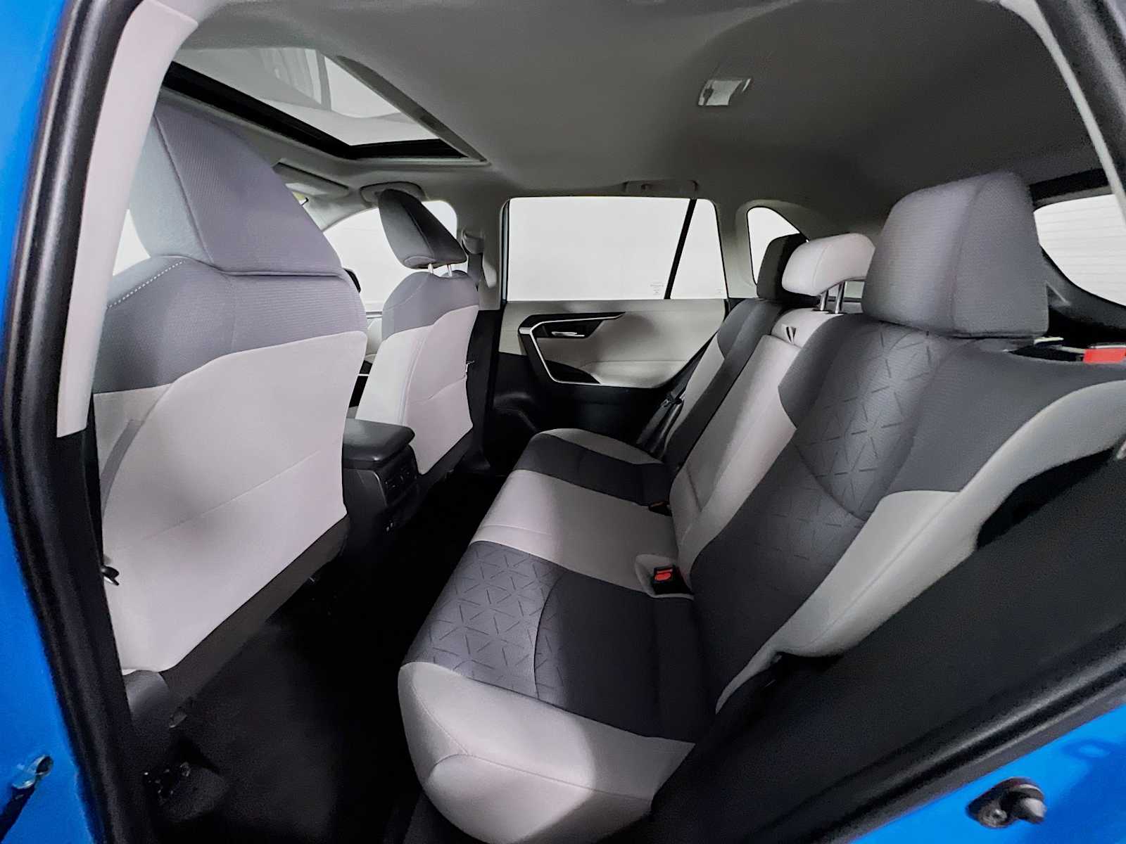 2020 Toyota RAV4 XLE - Photo 24