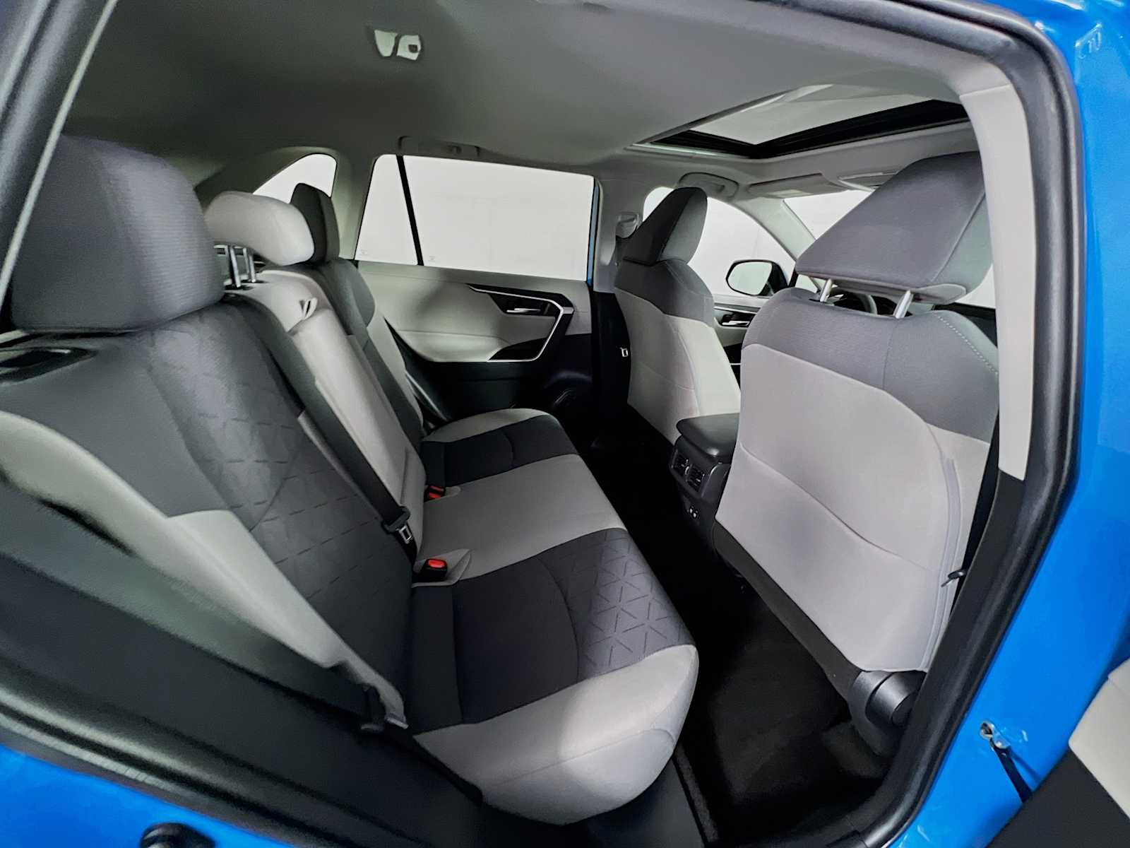 2020 Toyota RAV4 XLE - Photo 26
