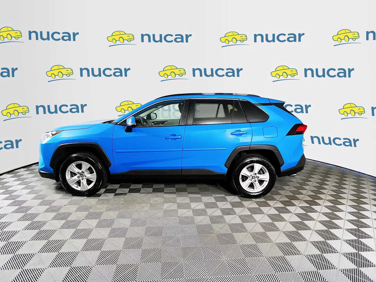 2020 Toyota RAV4 XLE - Photo 4