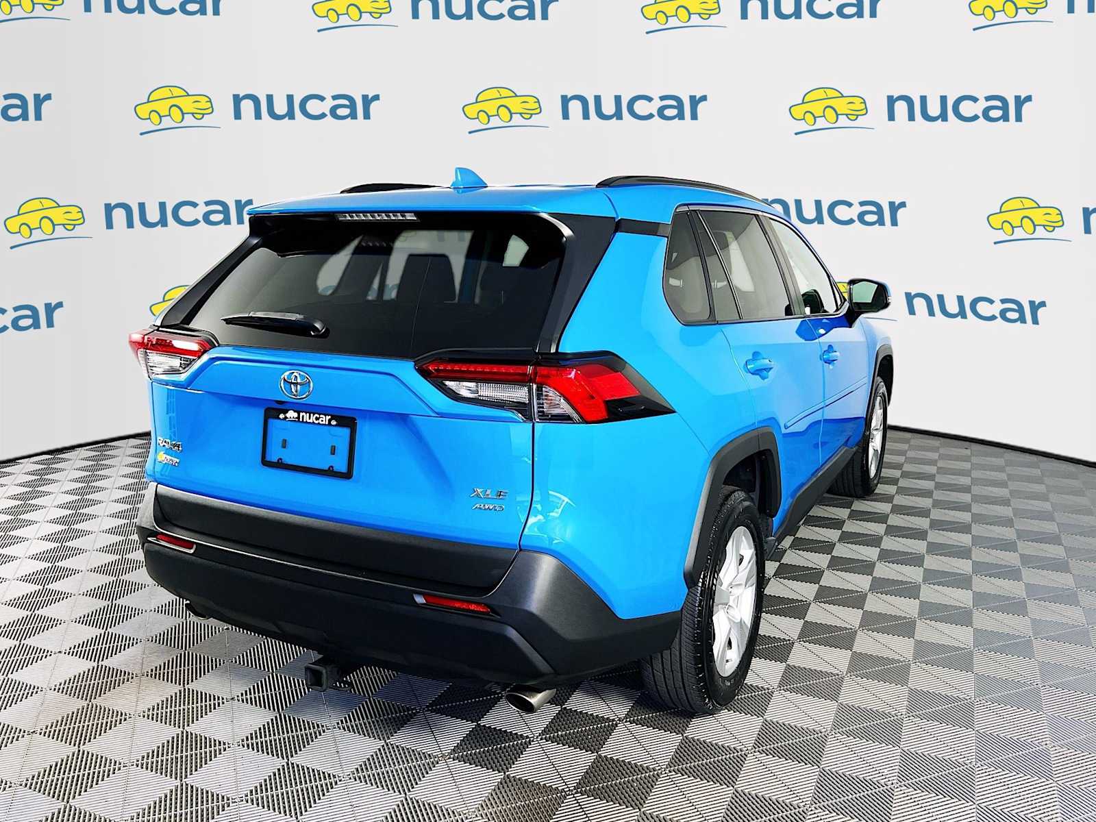 2020 Toyota RAV4 XLE - Photo 7