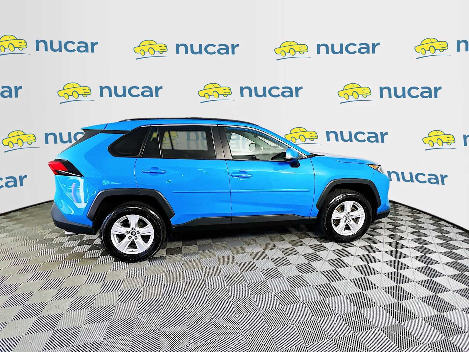 2020 Toyota RAV4 XLE - Photo 8