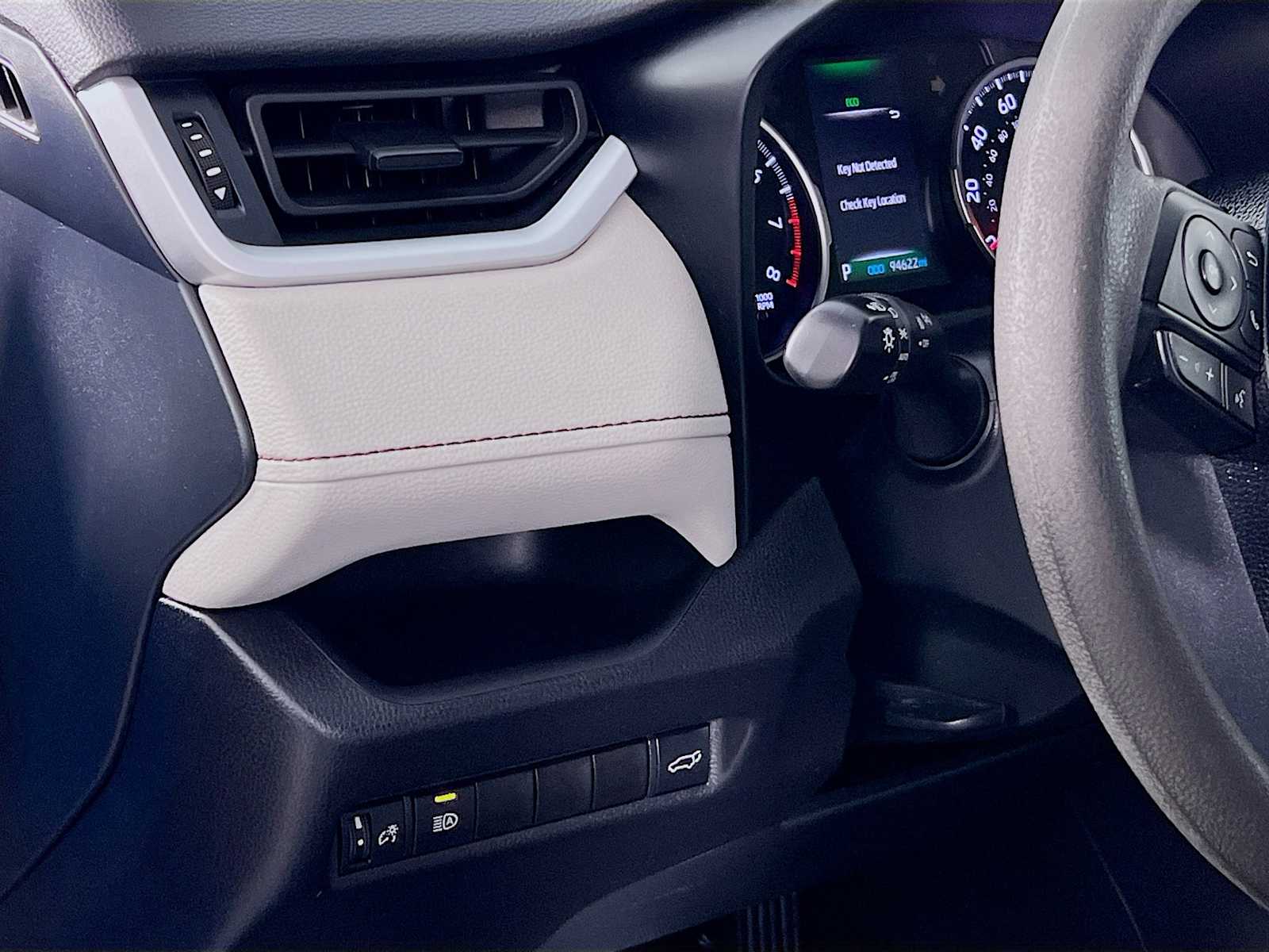 2020 Toyota RAV4 XLE - Photo 10