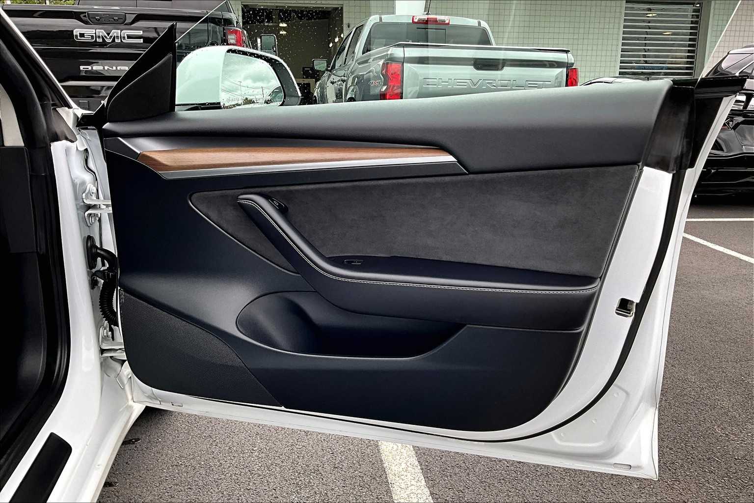 2023 Tesla Model 3  - Photo 12