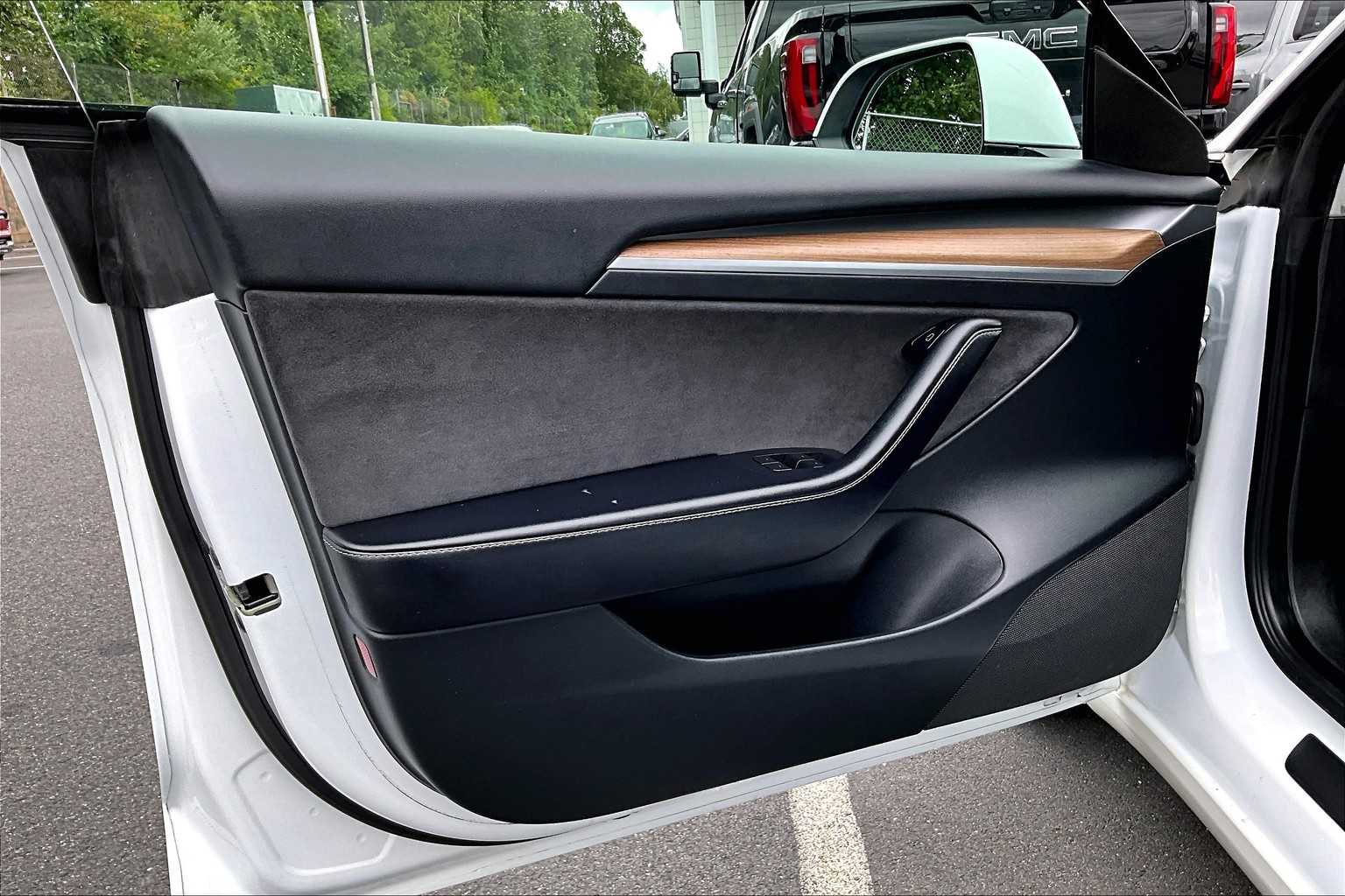 2023 Tesla Model 3  - Photo 9