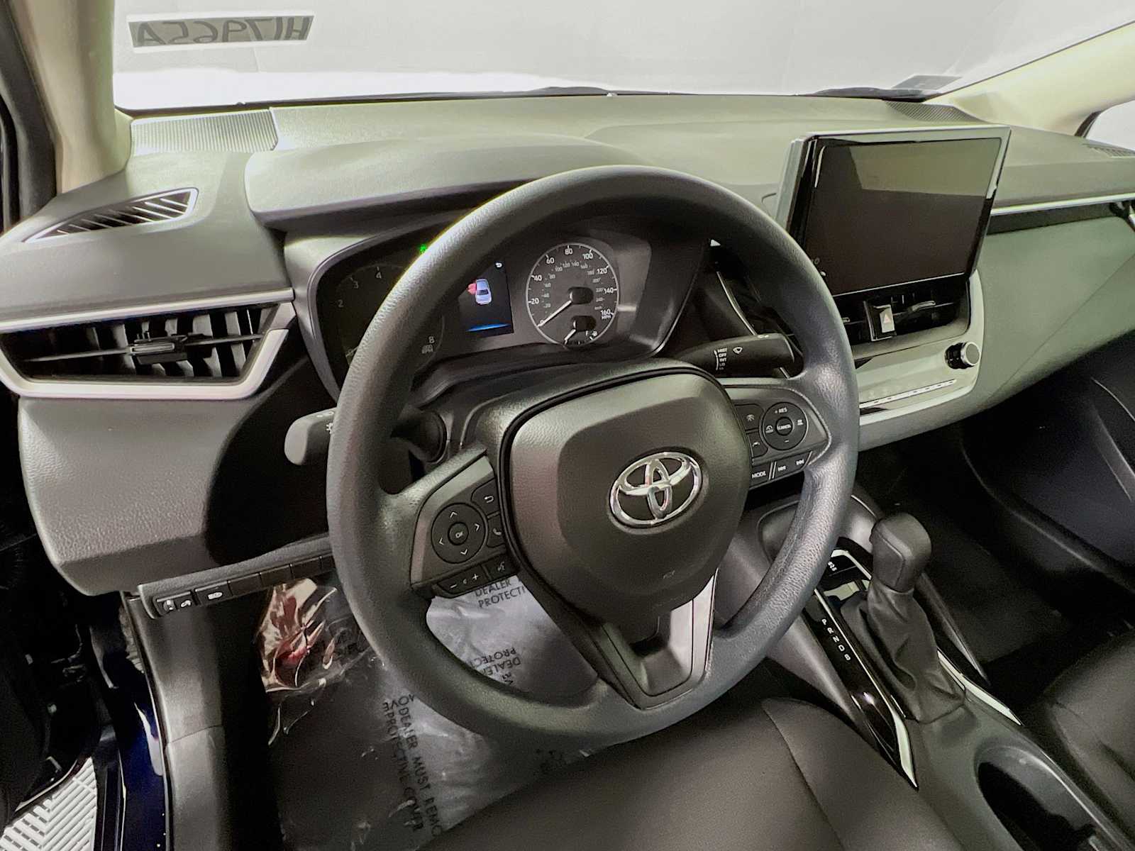 2024 Toyota Corolla LE - Photo 11