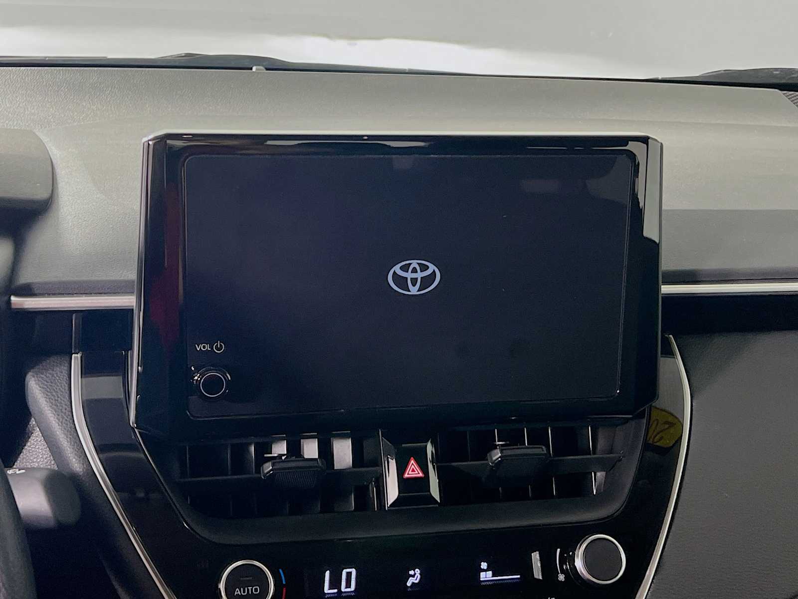 2024 Toyota Corolla LE - Photo 14