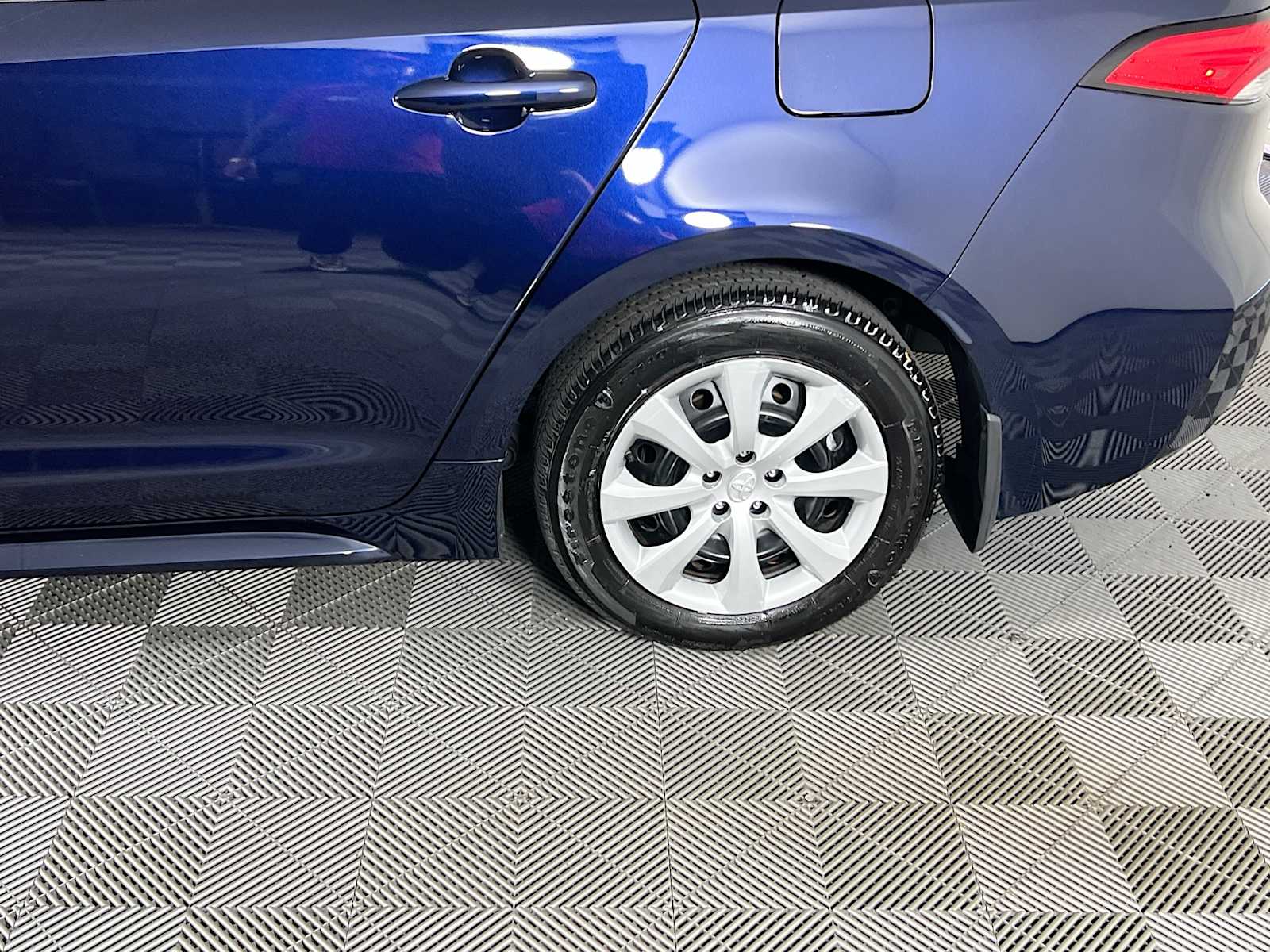 2024 Toyota Corolla LE - Photo 29
