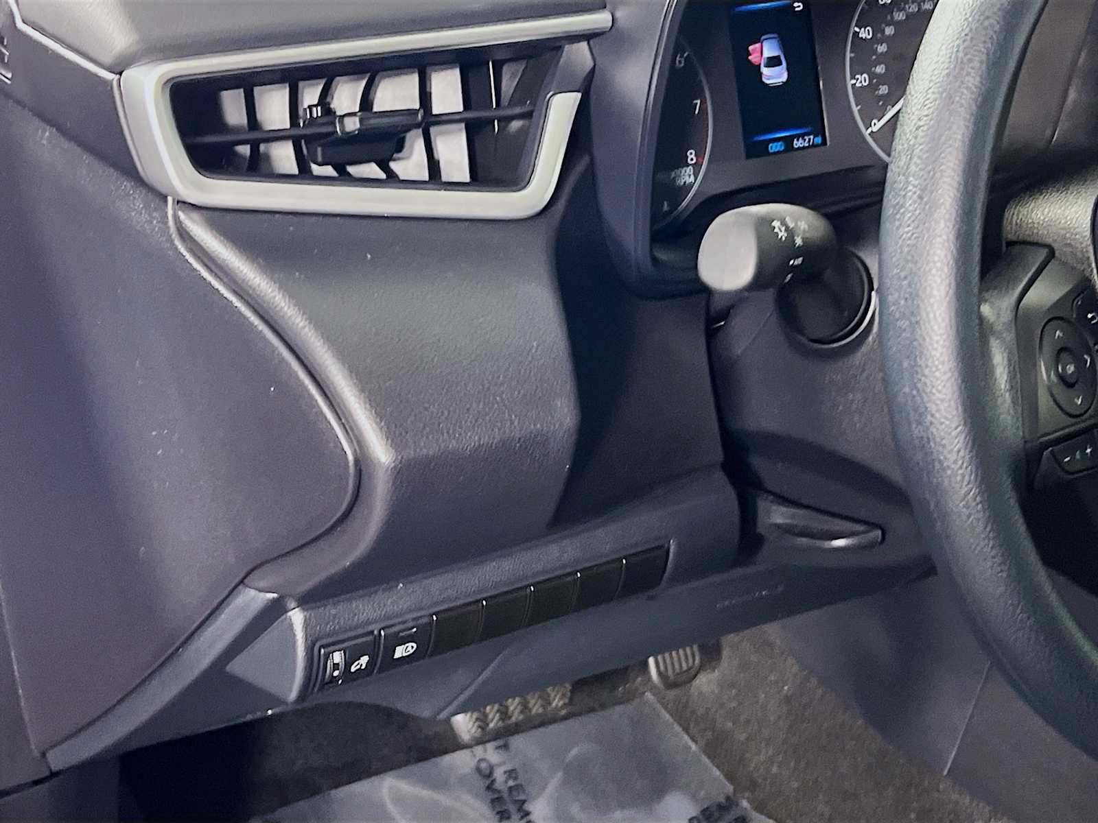 2024 Toyota Corolla LE - Photo 10
