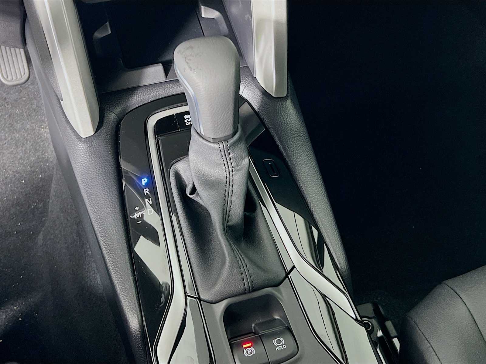 2025 Toyota Corolla Cross XLE - Photo 11