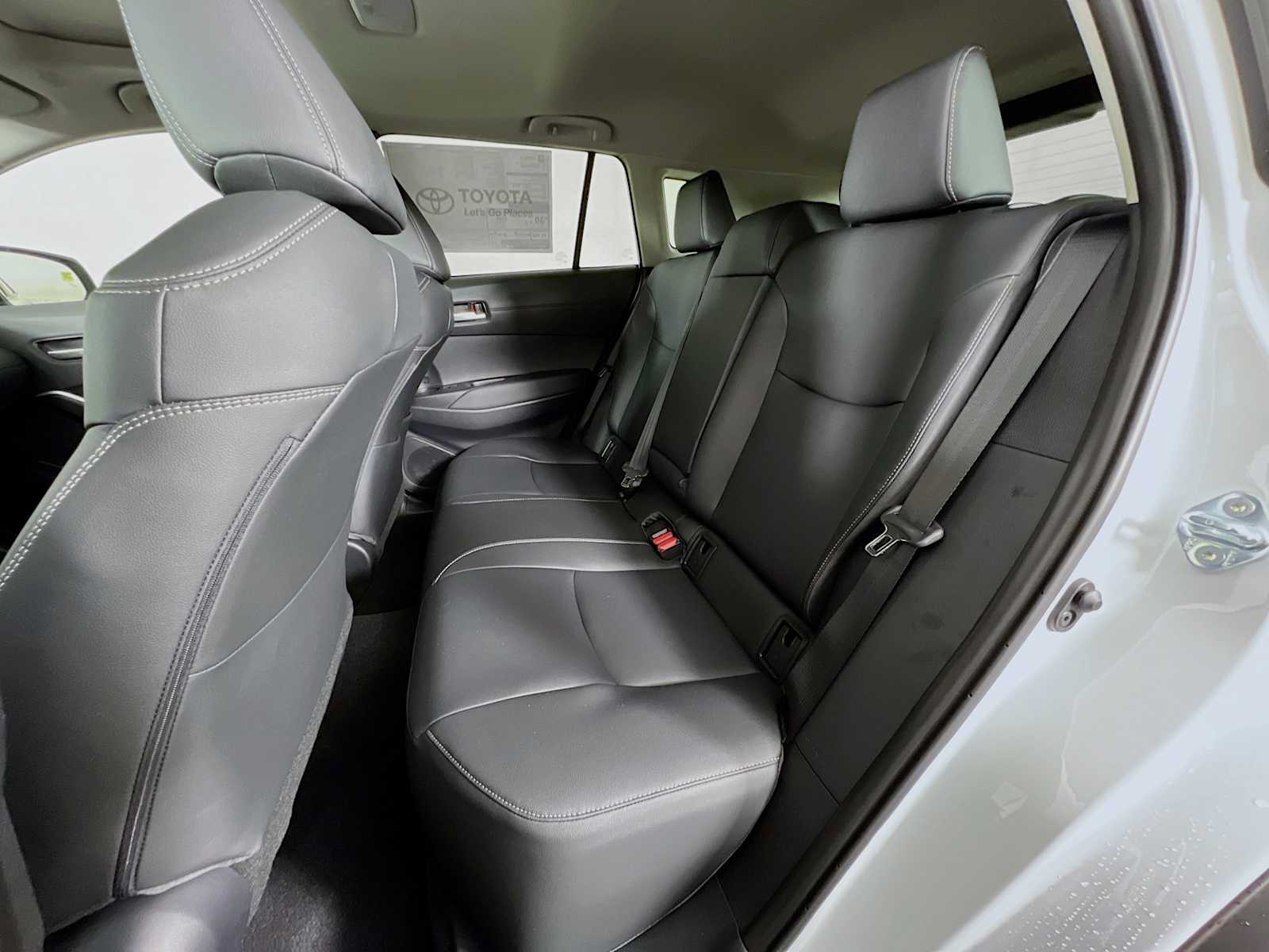 2025 Toyota Corolla Cross XLE - Photo 13