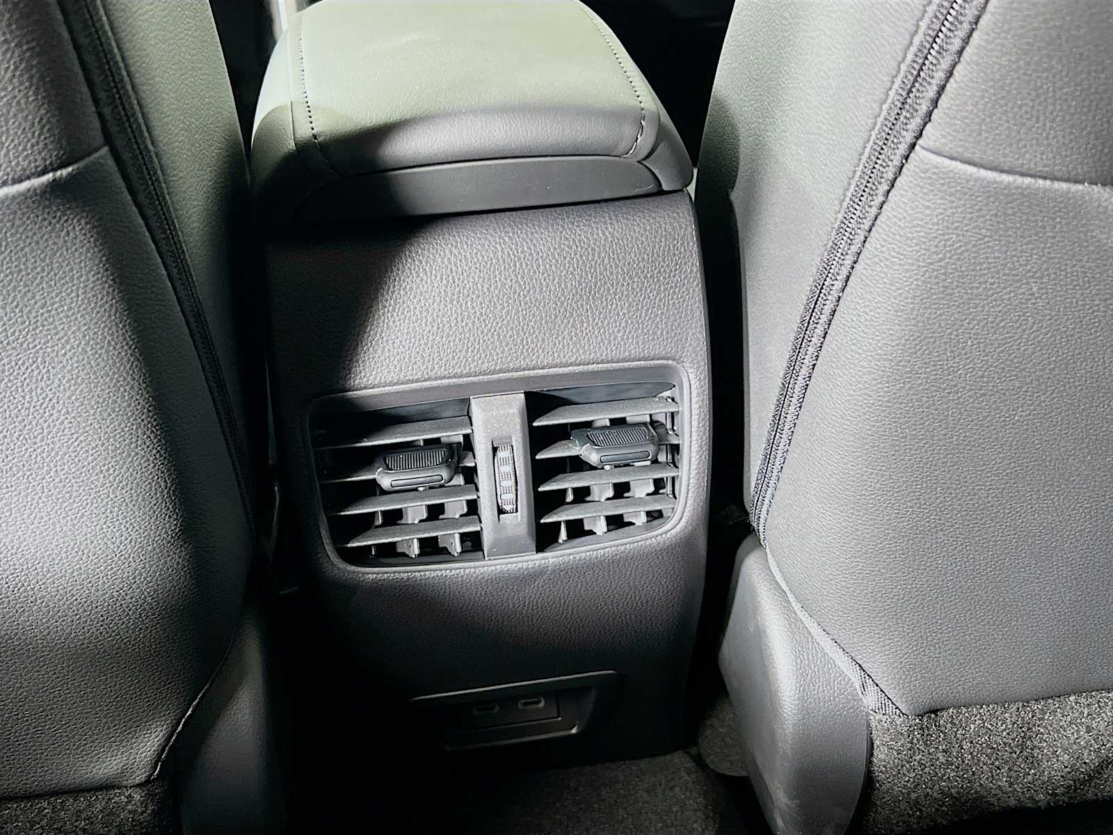 2025 Toyota Corolla Cross XLE - Photo 14
