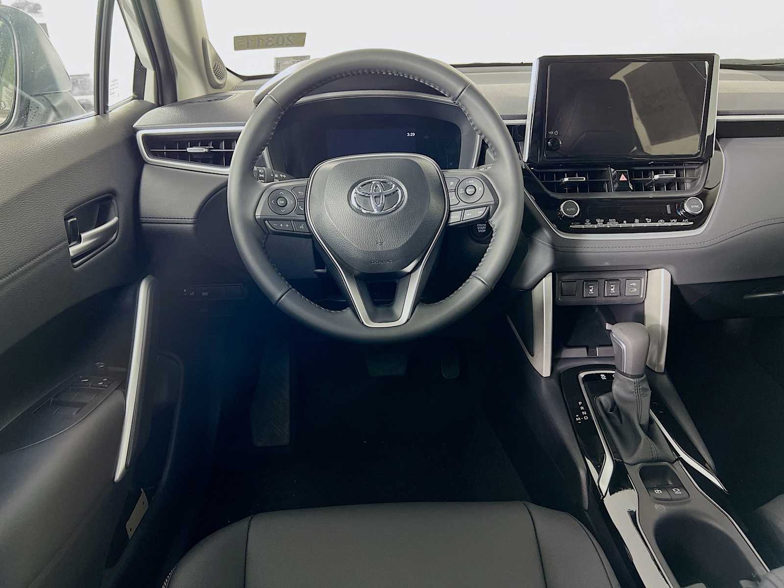 2025 Toyota Corolla Cross XLE - Photo 15