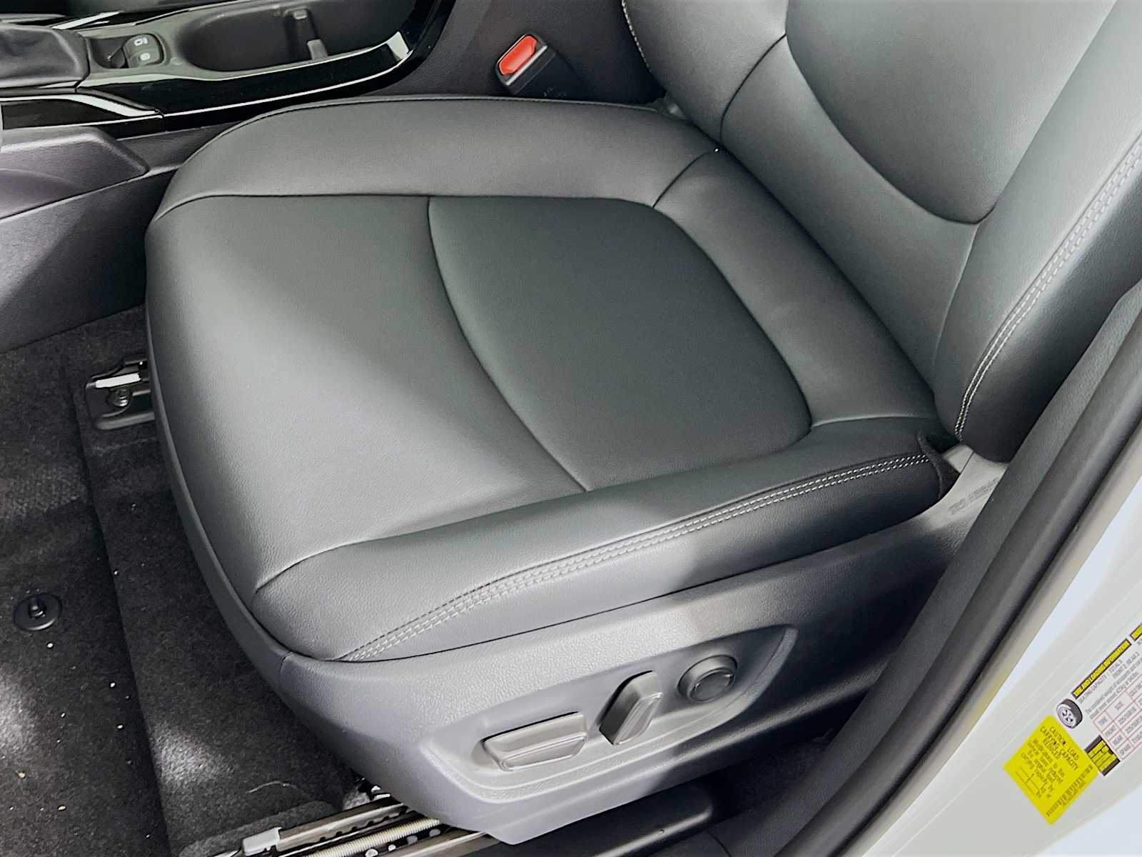 2025 Toyota Corolla Cross XLE - Photo 17