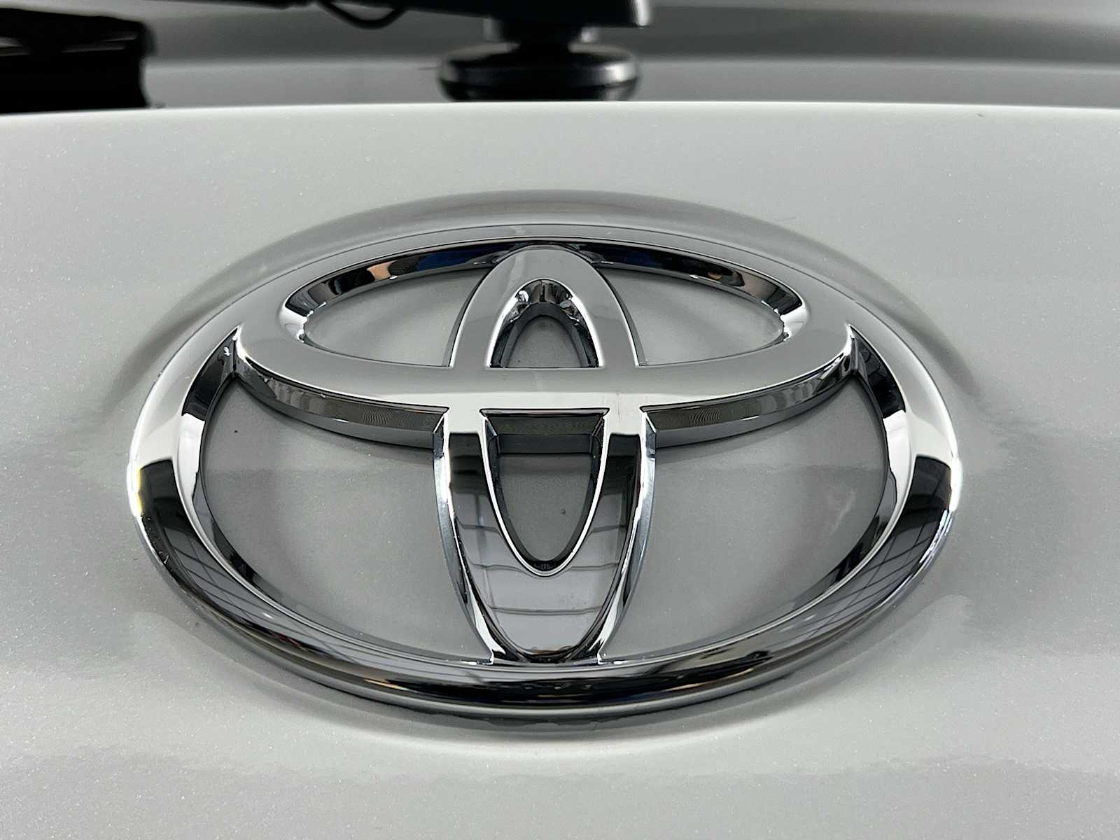 2025 Toyota Corolla Cross XLE - Photo 18