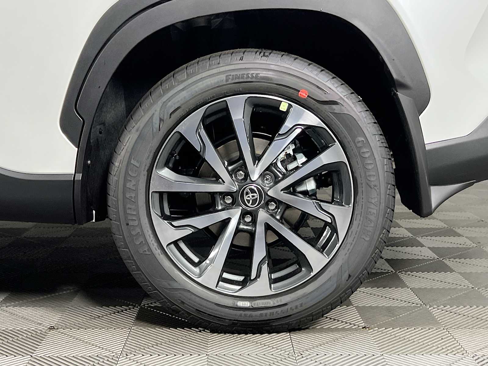 2025 Toyota Corolla Cross XLE - Photo 19