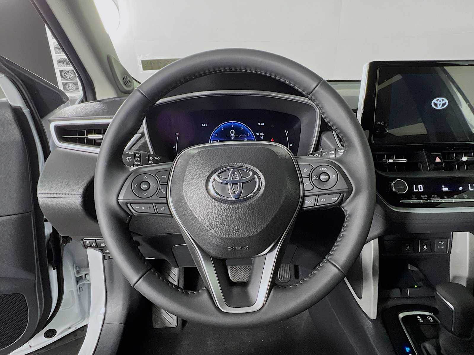 2025 Toyota Corolla Cross XLE - Photo 7