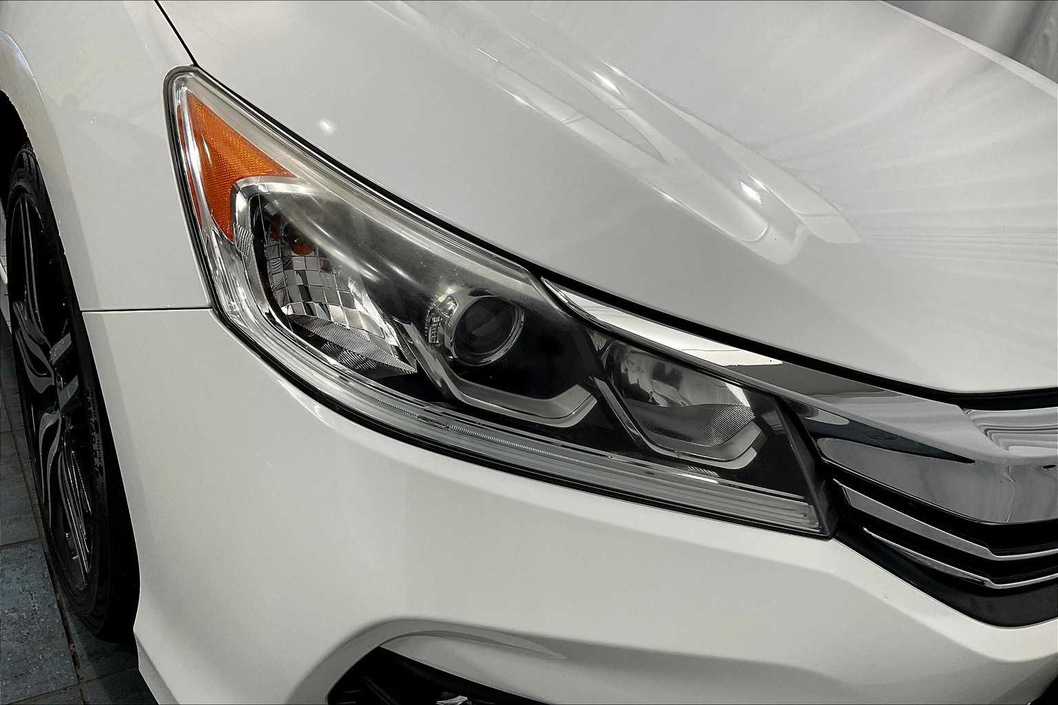 2017 Honda Accord Sport - Photo 31