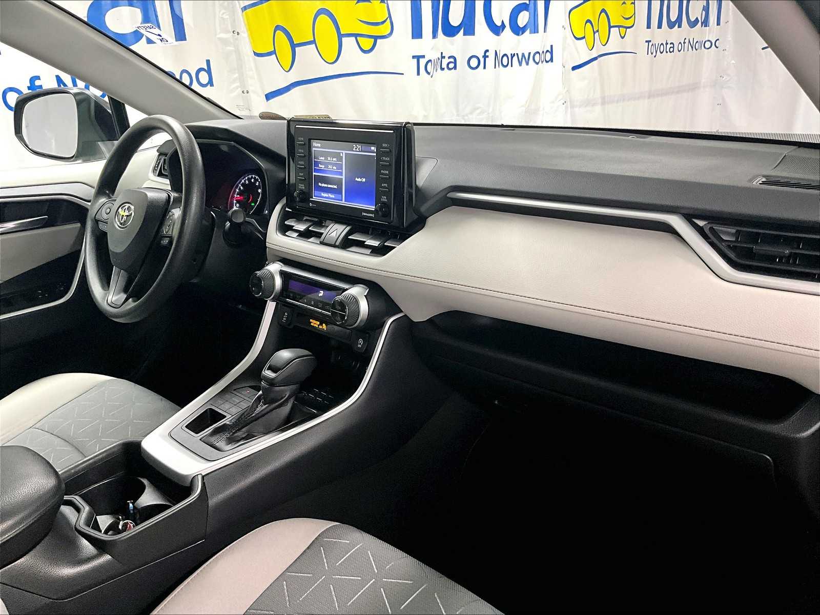 2021 Toyota RAV4 XLE - Photo 14