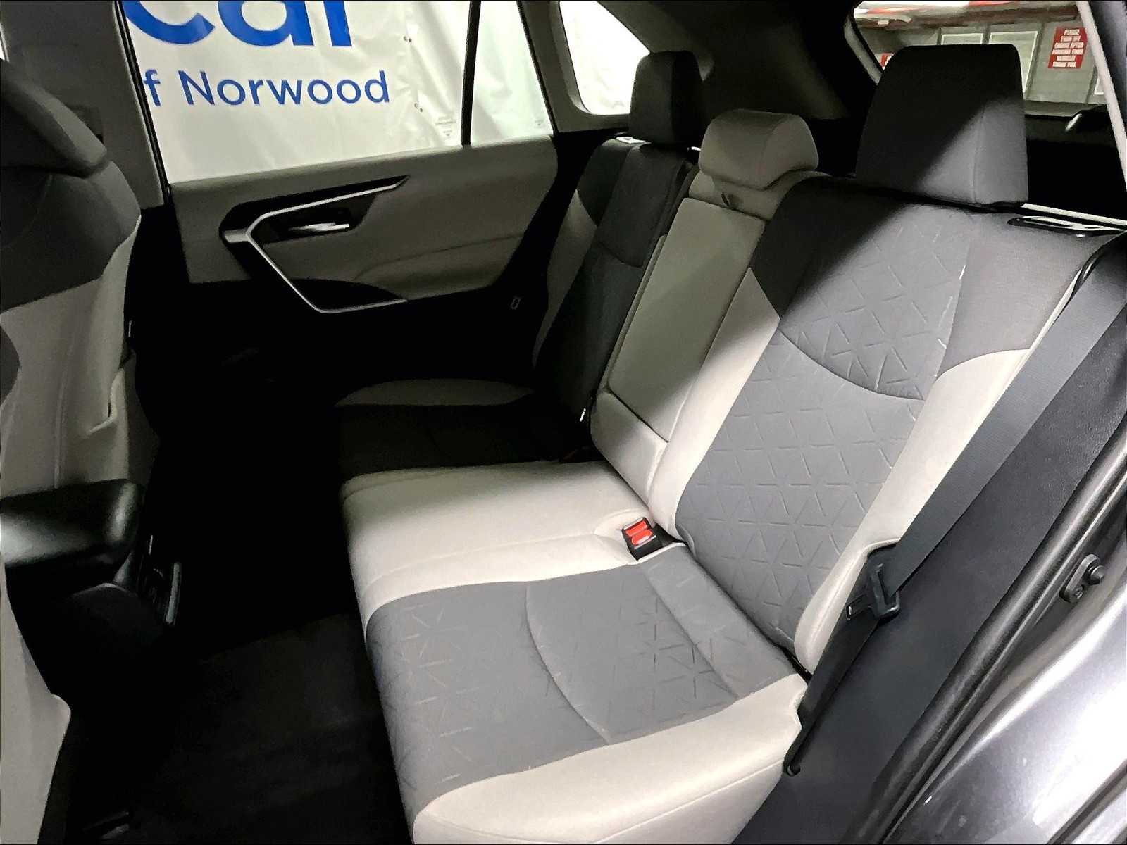 2021 Toyota RAV4 XLE - Photo 15