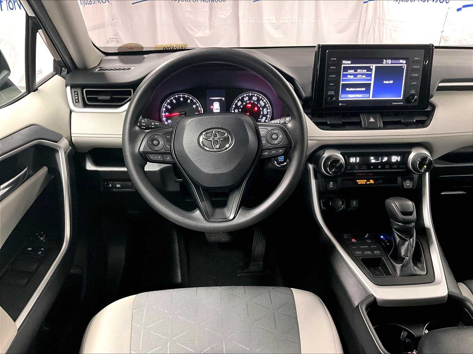 2021 Toyota RAV4 XLE - Photo 17