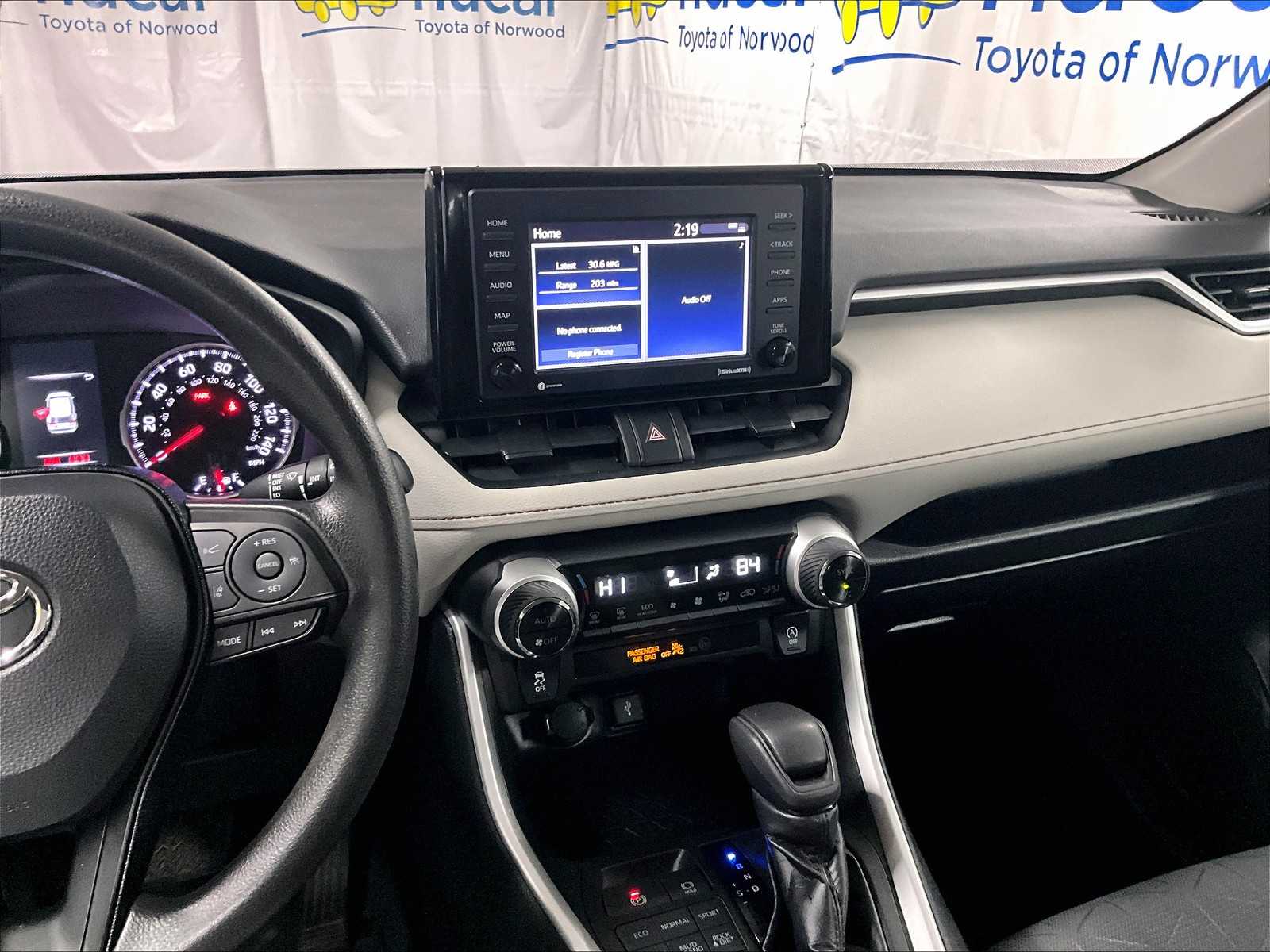 2021 Toyota RAV4 XLE - Photo 18