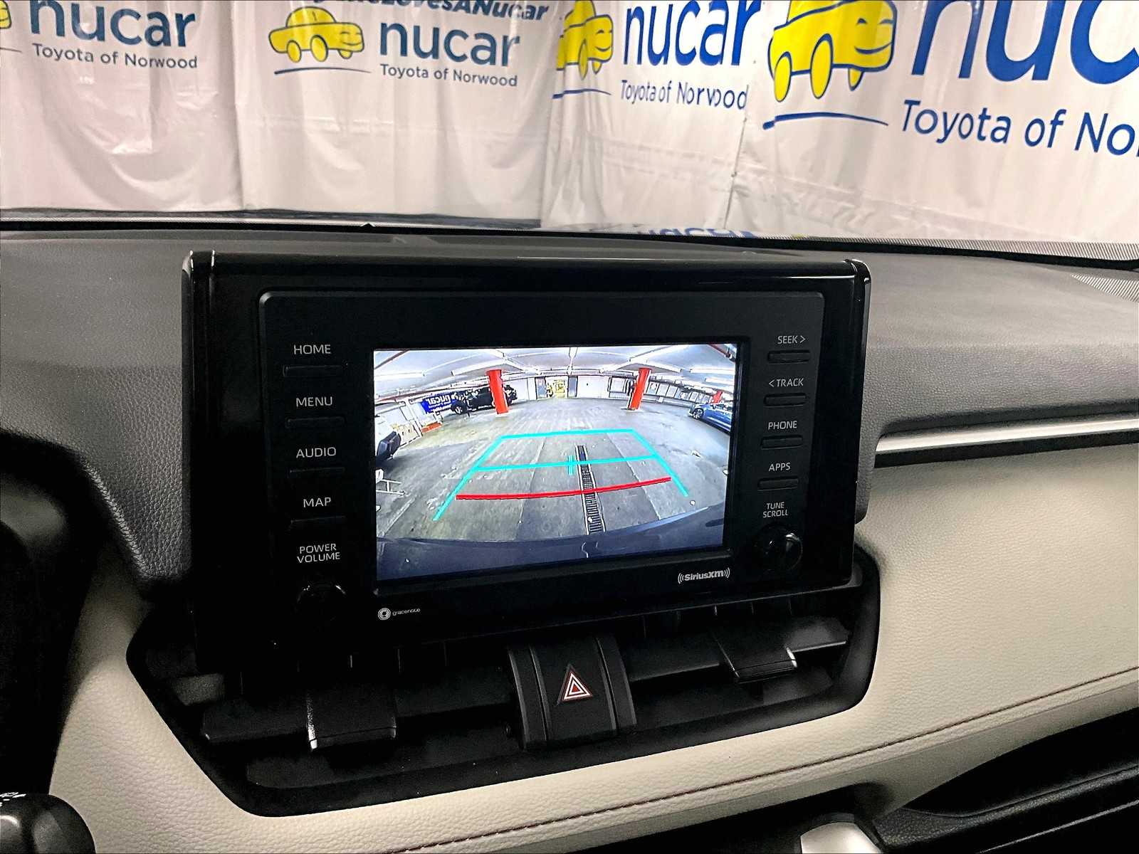 2021 Toyota RAV4 XLE - Photo 19