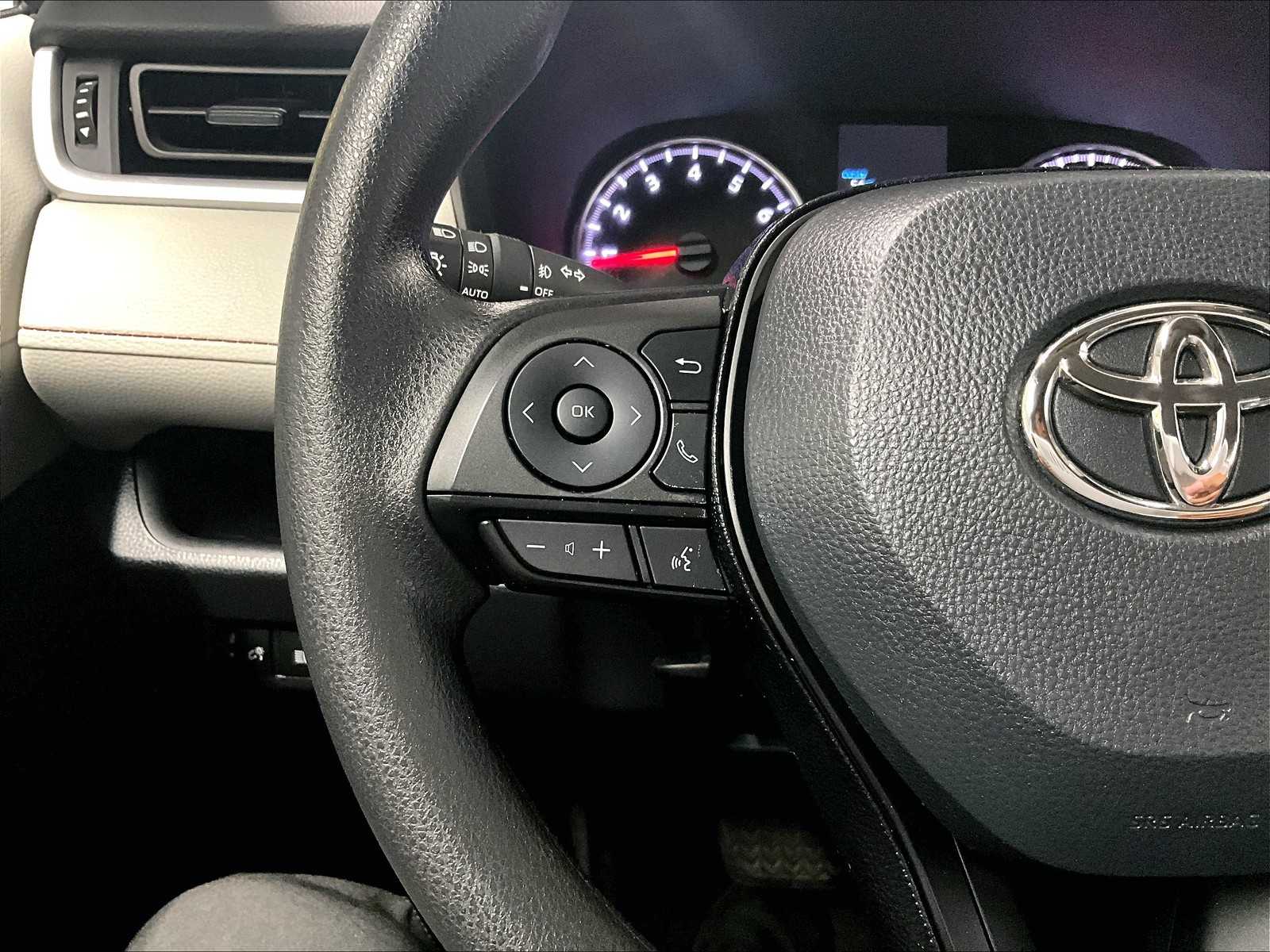 2021 Toyota RAV4 XLE - Photo 22