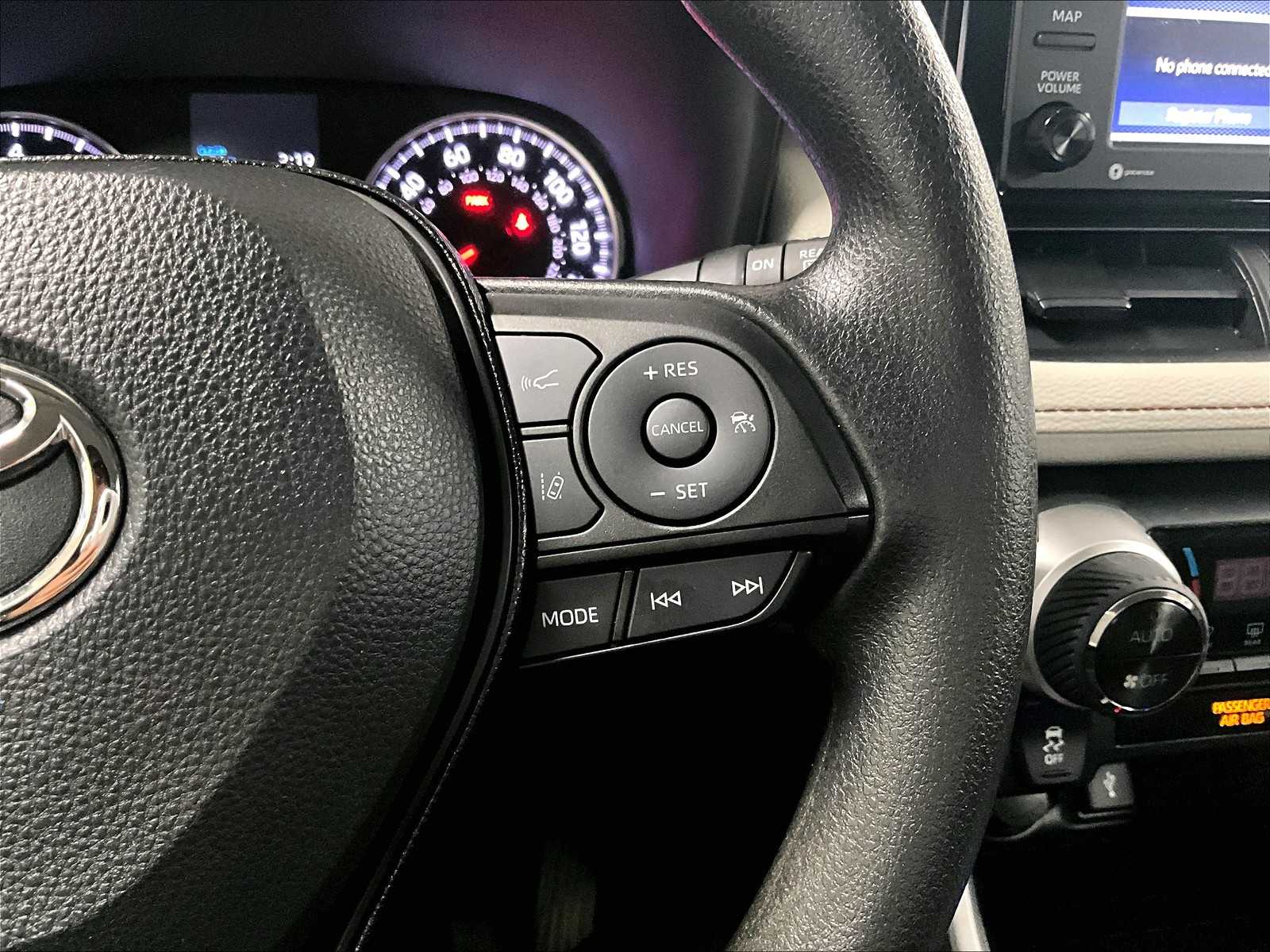 2021 Toyota RAV4 XLE - Photo 23