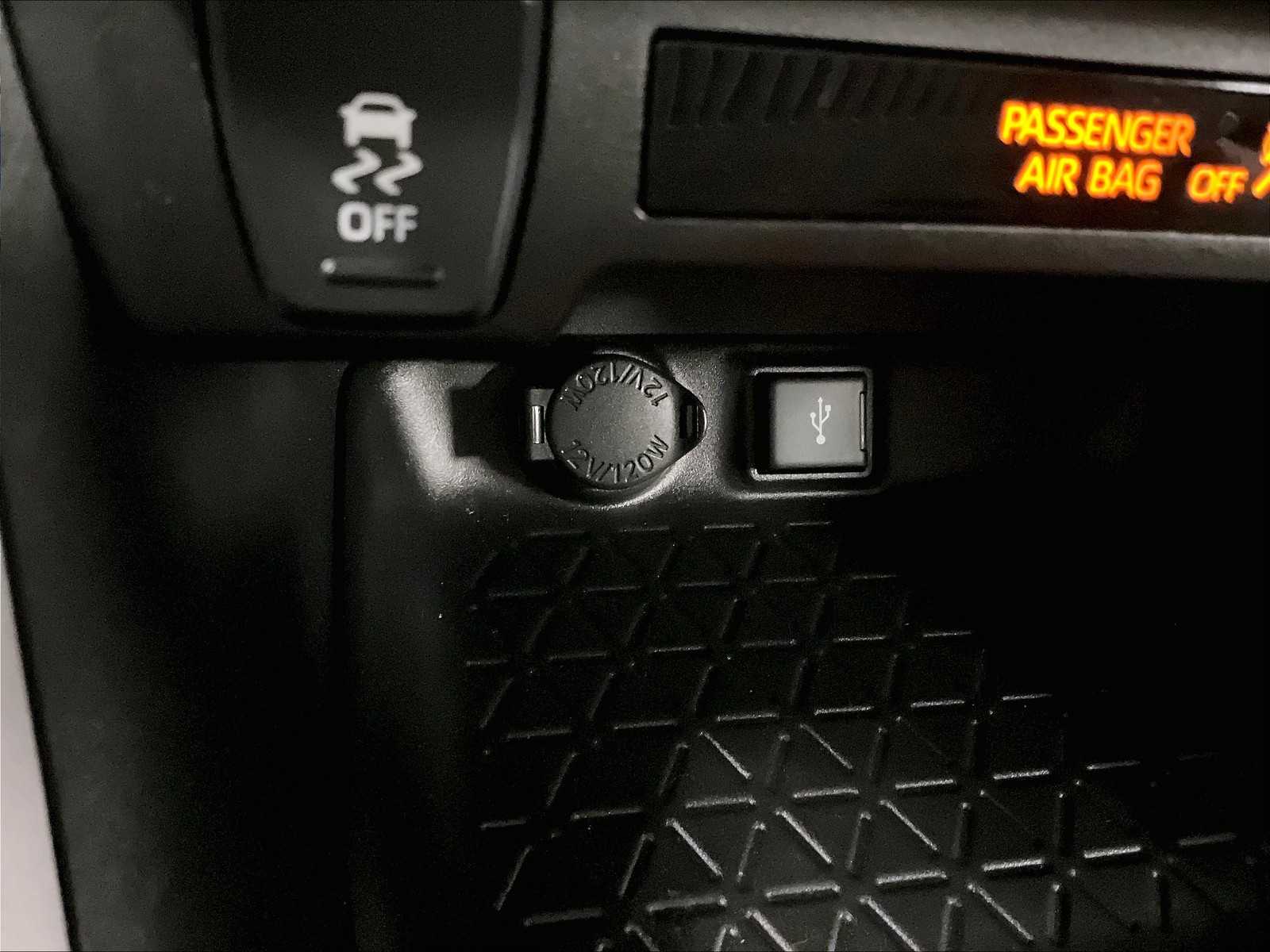 2021 Toyota RAV4 XLE - Photo 26