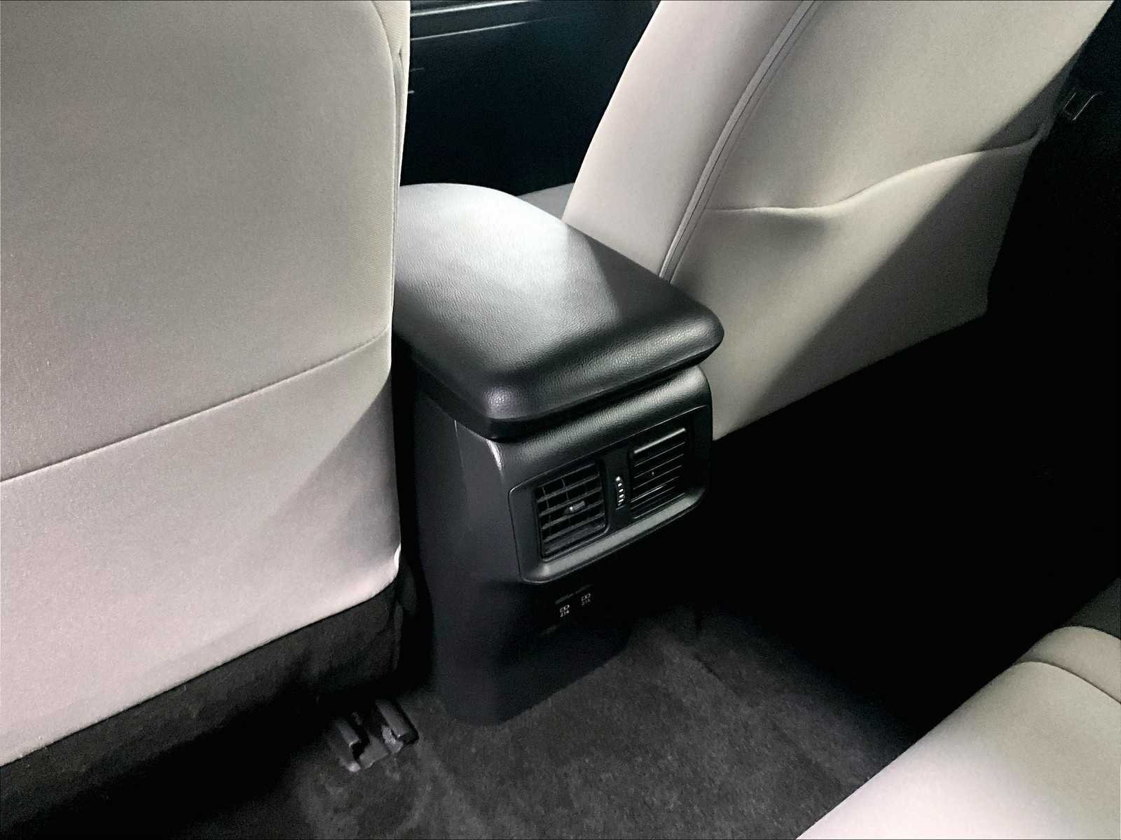 2021 Toyota RAV4 XLE - Photo 27