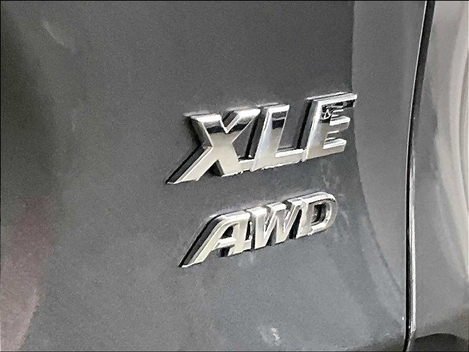 2021 Toyota RAV4 XLE - Photo 28